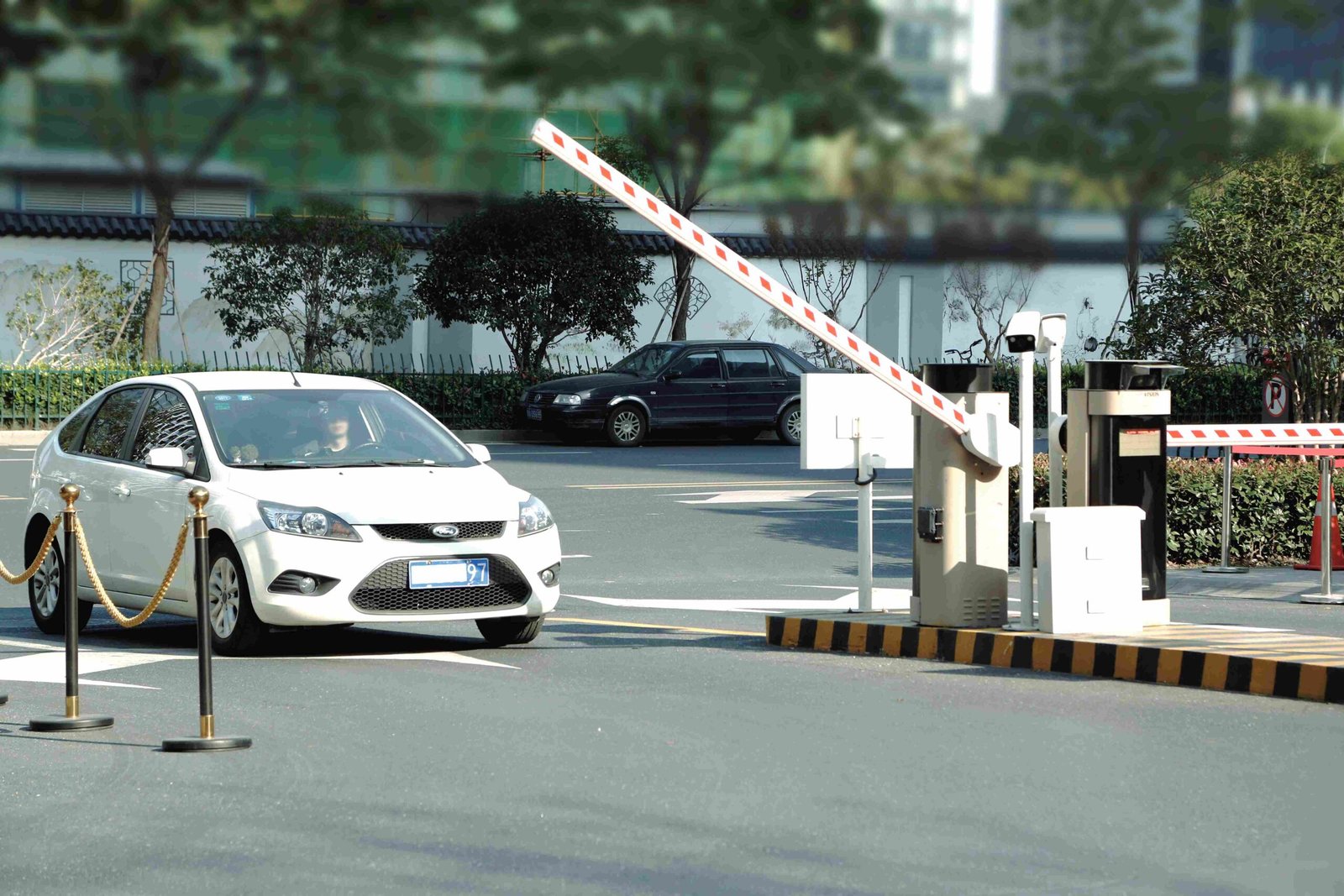 Dlaczego technologia UHF RFID zmienia zarządzanie obecnością i kontrolę dostępu pojazdów