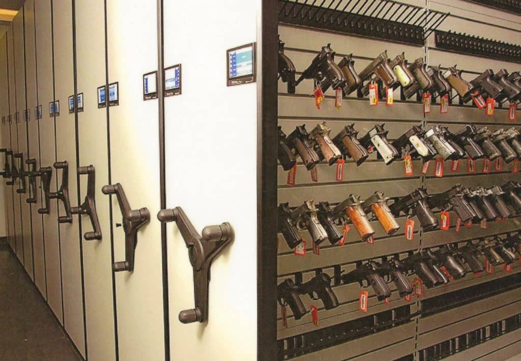 Zwiększanie bezpieczeństwa broni dzięki technologii RFID: inteligentne szafy, anteny UHF i śledzenie w czasie rzeczywistym